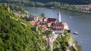 Mittelalterliche Stadt an der Donau